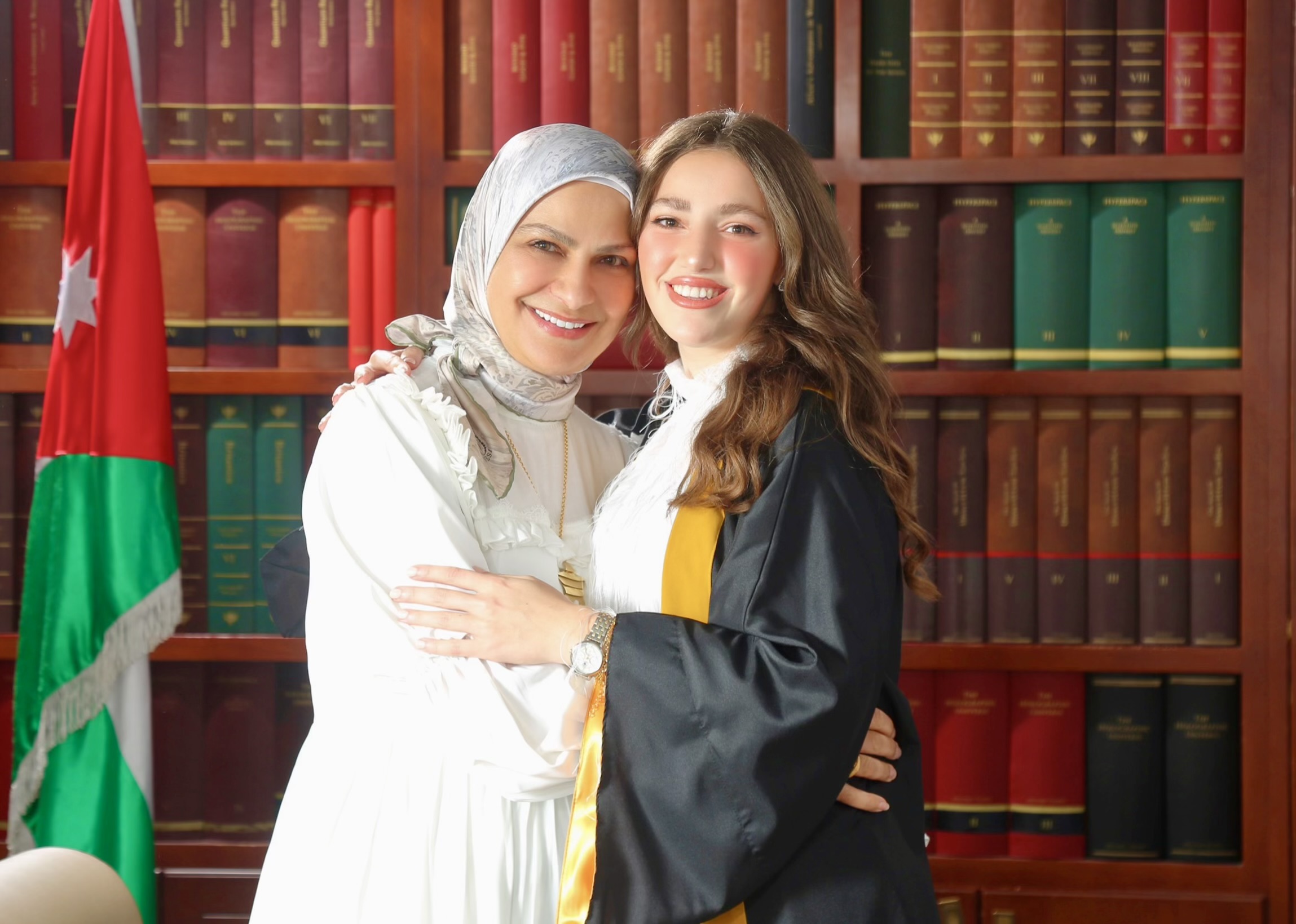 "أُمِّي… أُنْشُودَةُ الحَنَانِ وَصُورَةُ التَّضْحِيَةِ"